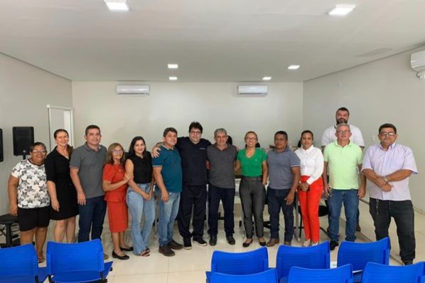 Câmara Municipal de Vereadores de Montes Altos recebeu os médicos Dr. Áureo Cangussu e Dr. Adri...